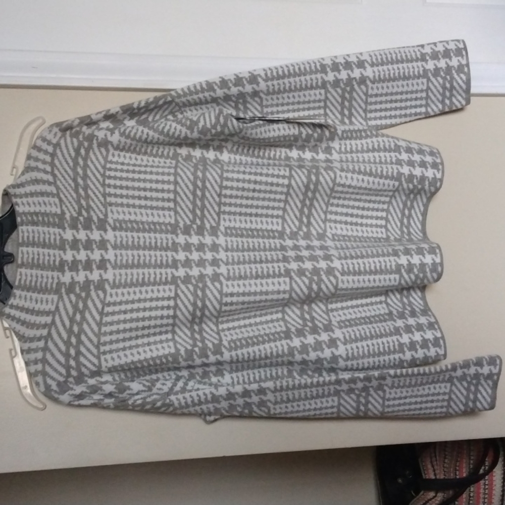 Max studio mock neck pullover sweater